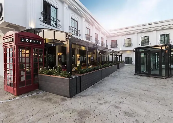 Ramada By Wyndham فندق 5*