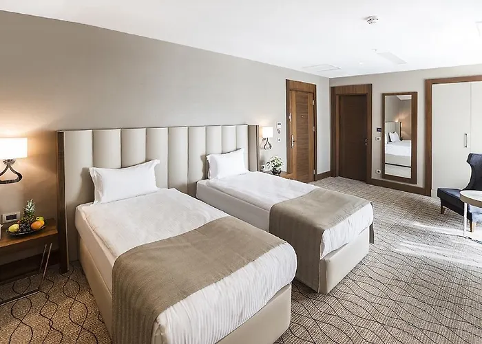 Ramada By Wyndham فندق 5*