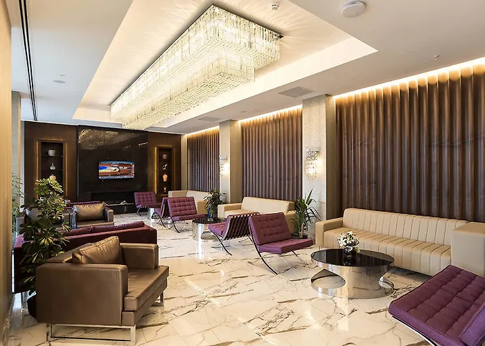 Ramada By Wyndham فندق